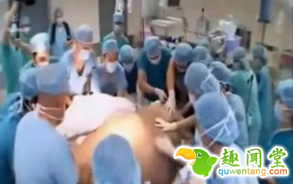 一胎生了11个娃，十几个医生接生，直接生了个足球队！