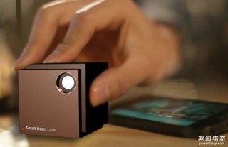 小到像魔方一样的投影机！有了它就等于随