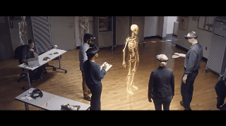 HoloLens告诉你未来医学课堂是这样子的