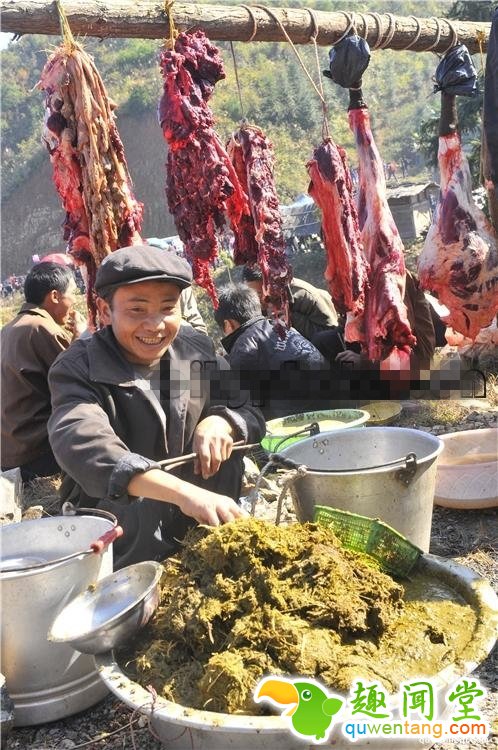 贵州特色美食牛粪火锅：煮时牛粪味，吃时极美味！(5)